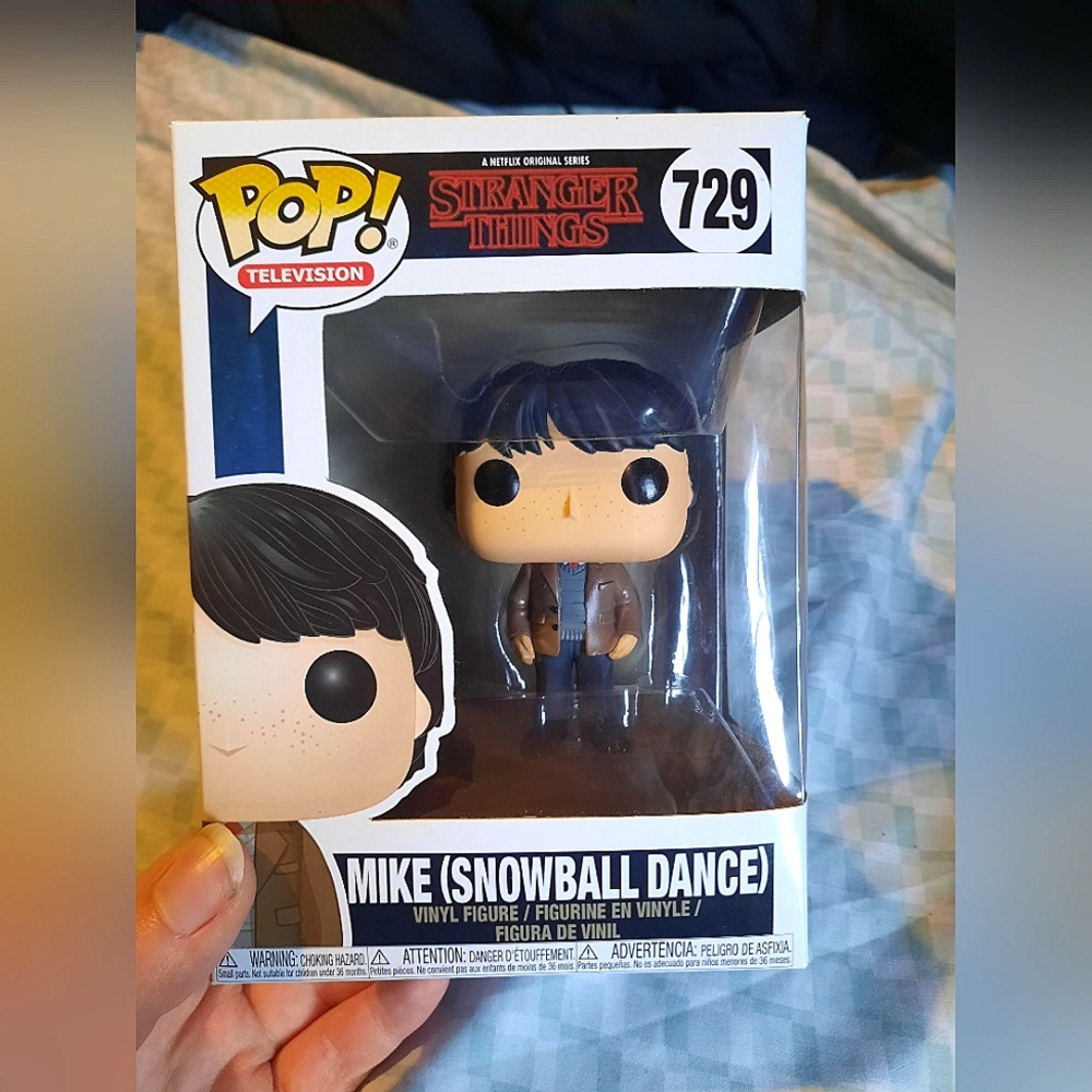 Stranger Things Mike Wheeler (Snowball Dance) Funko Pop IN BOX